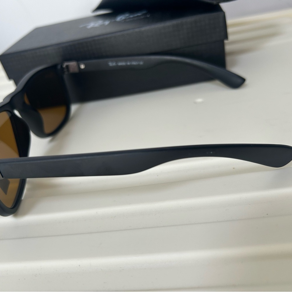 Ray-Ban Iconic Sunglasses - Picture 4 of 5